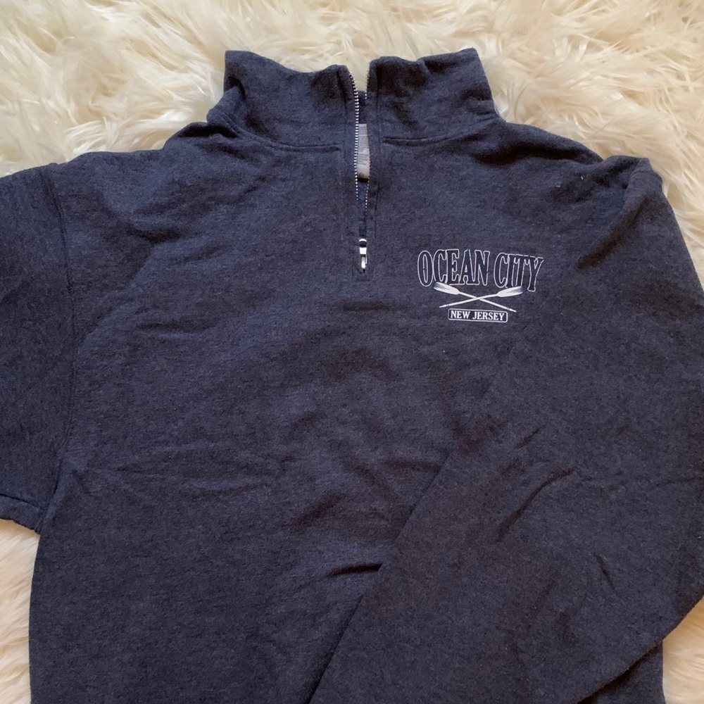 zip up sweatshirt